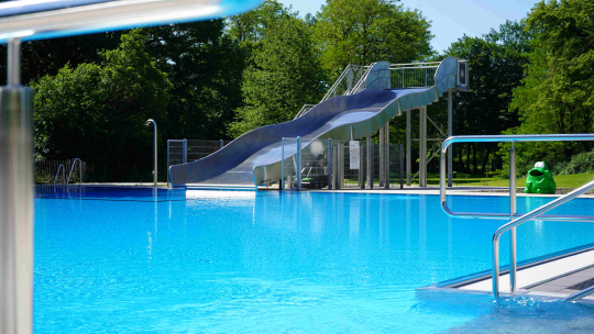 Sommer, Sonne, Gewinne - dein perfektes Freibad-Paket 